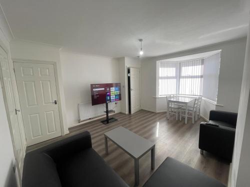 3 Bedroom House near M6, Aston Villa, Star city