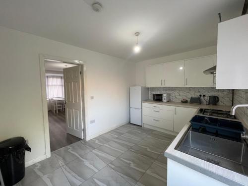 3 Bedroom House near M6, Aston Villa, Star city, Birmingham (foto 4)