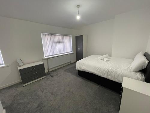 3 Bedroom House near M6, Aston Villa, Star city, Birmingham (foto 6)