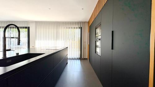 virtuve, Villa contemporaine avec piscine - Céleste (Villa contemporaine avec piscine - Celeste) in Jonage