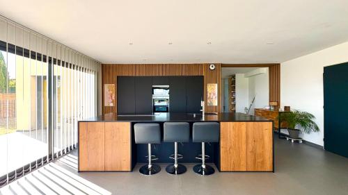 virtuve, Villa contemporaine avec piscine - Céleste (Villa contemporaine avec piscine - Celeste) in Jonage