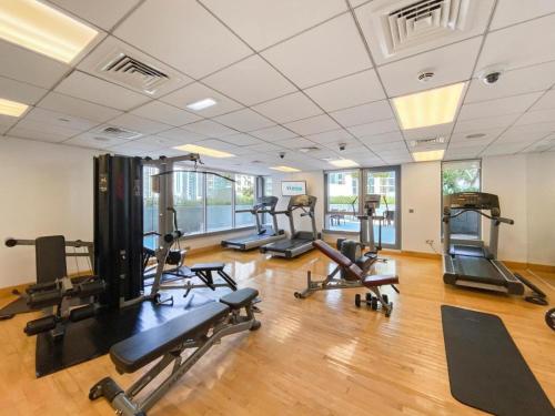 Versatile 1BR with Burj Khalifa View - image 9