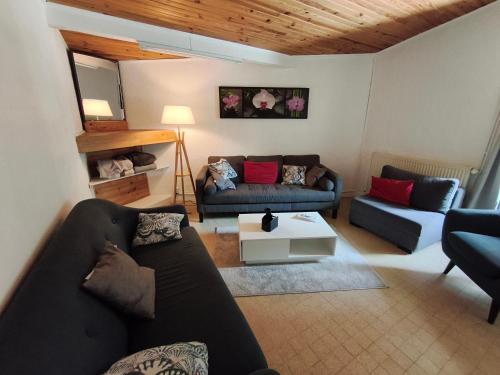 Shared lounge/TV area, Grande maison de vacances avec jardin in Garanou