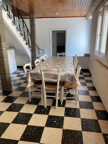 Facilities, Grande maison de vacances avec jardin in Garanou