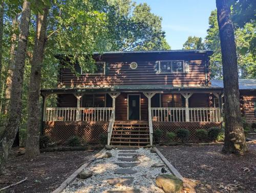Cozy Cabin in Woods