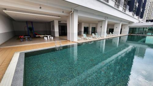 Dsir Lustful KL Jacuzzi NFLX Prjscn120 TV65 - image 13