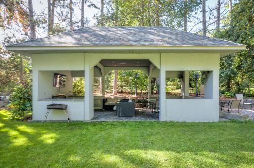 Private Oasis in King City in King City (ON)
