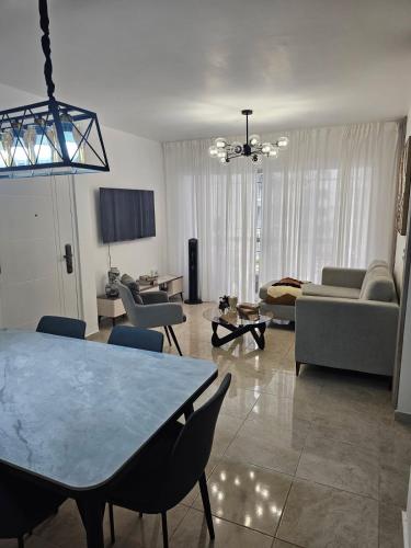 Shared lounge/TV area, Modern 3BR Apmt Near Airport & Beach in La Grúa