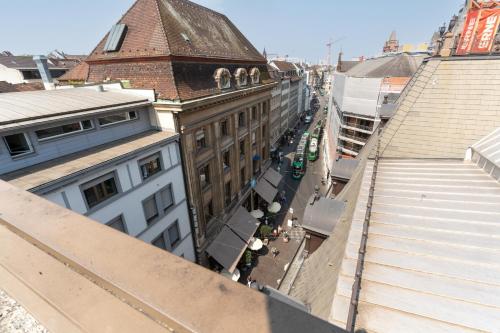 Rooftop Loft City Center, 2BR, Open Kitchen Island - New Renovated, Basilea (foto 11)