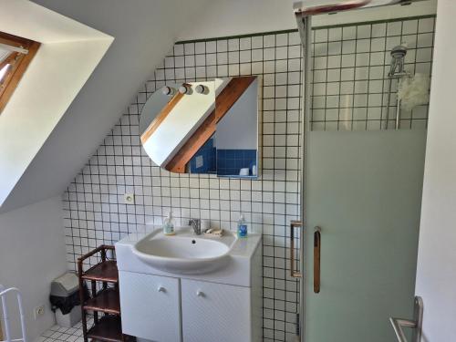 Grande chambre au calme in L'Etang-la-Ville