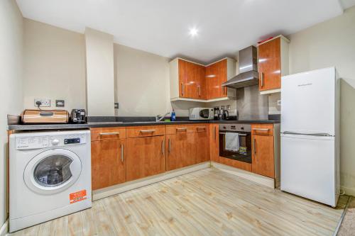 2 Bedroom flat in West Midlands Suitable for long term bookings, Birmingham (photo 7)