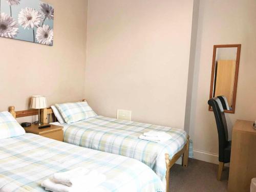 2 bedrooms, 3 beds