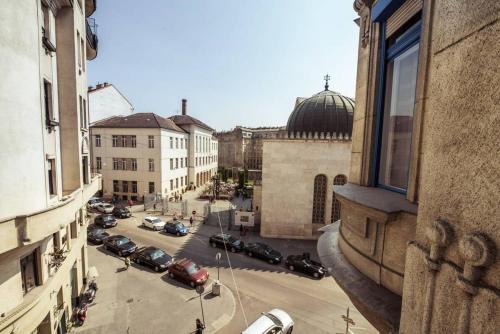 Studio at fantastic location with AC - image 4