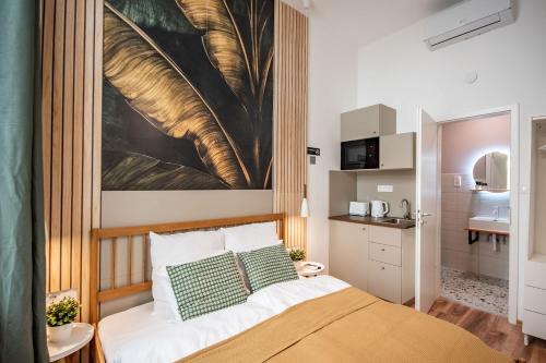 Central Cozy Studio with AC - image 4