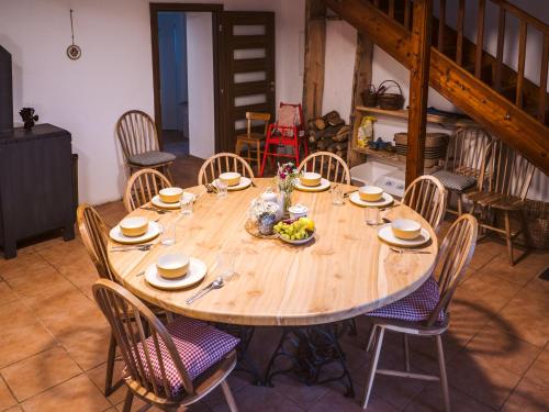 Terra Farma Cottage, cozy urban escapes here! in Kožlí