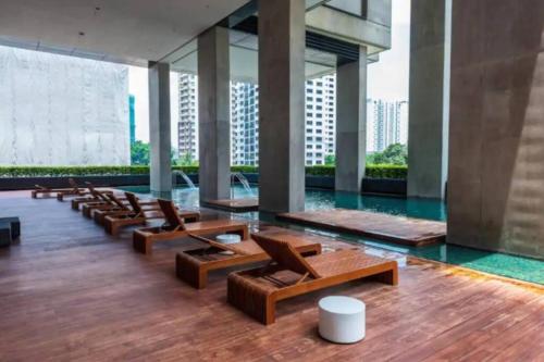 Kuala Lumpur Mont Kiara Arcoris SOHO 5 Pax Walk to Mall Pool WIFI - image 4