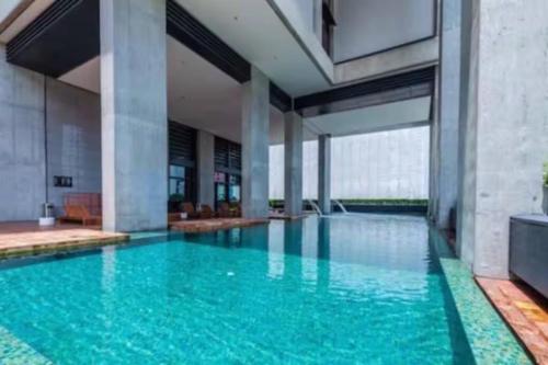 Kuala Lumpur Mont Kiara Arcoris SOHO 5 Pax Walk to Mall Pool WIFI - image 3