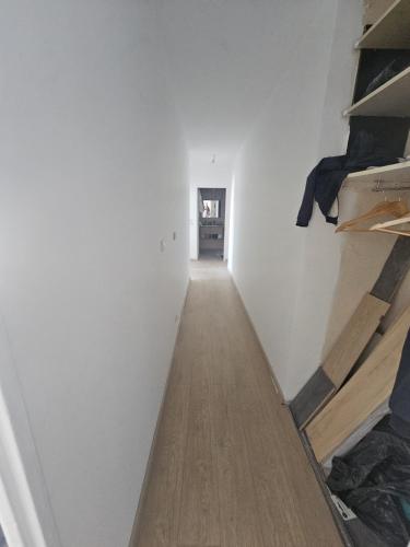 Bel et Spacieux appartement complétement refait à neuf (Bel et Spacieux appartement completement refait a neuf) in กอนเนสส์