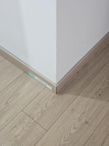 Bel et Spacieux appartement complétement refait à neuf (Bel et Spacieux appartement completement refait a neuf) in กอนเนสส์