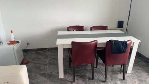 Bel et Spacieux appartement complétement refait à neuf (Bel et Spacieux appartement completement refait a neuf) in กอนเนสส์