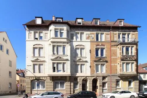 CityStayOne - Kleines Standardzimmer im Zentrum für eine einfache Übernachtung No kitchen no hotel services no reception no breakfast buffet - Of course Late check-in via self check-in high-speed WiFi smart TV good mattresses a quick and easy check-out in Ulm, Deutschland