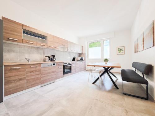 Tolstov Apartments - 3 Room Apartments - Kitchen - Balcony - 5 min to Messe DUS, Düsseldorf (fotografie 5)