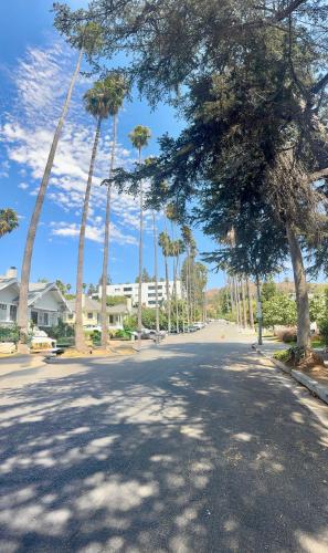 Dresden B & B, Los Angeles (photo 10)