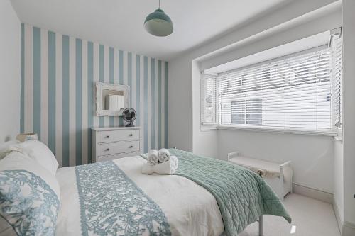 Large 4 Bed Town House Ideal for Contractors & Family Friendly in Great Central Location