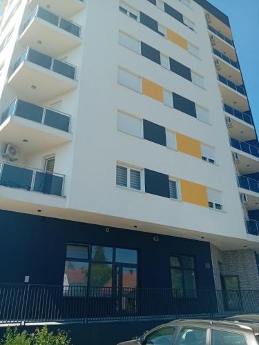 Apartman Maja 46 in Добой