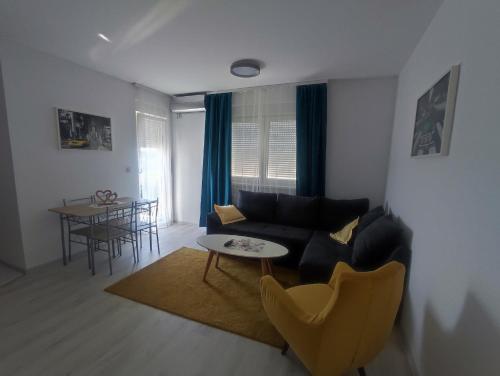Apartman Maja 46 in Добой