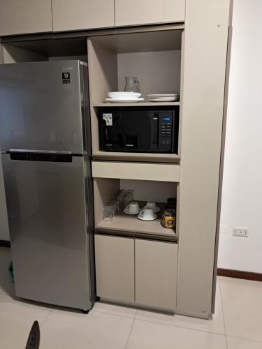 Apartamento de 1 dormitorio en zona cercana a FEXPOCRUZ con sala coworking - solo parejas - image 3