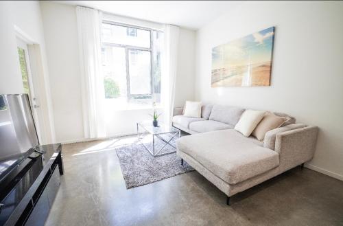 Stylish Hollywood Apartment