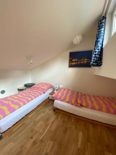 Dresden Saxonia HomeDeLuxe Appartement Neue Hochwertige voll ausgestattete Ferienwohnung mit Küche XXL Boxspringerbett 2 Einzelbetten Highspeed InternetFlatrate und Balkon Ideal für Familien Paare Kulturinteressierte und Geschäftsreisende mit MWStRechnung, Drážďany (fotografie 4)