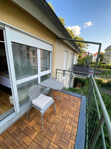 Dresden Saxonia HomeDeLuxe Appartement Neue Hochwertige voll ausgestattete Ferienwohnung mit Küche XXL Boxspringerbett 2 Einzelbetten Highspeed InternetFlatrate und Balkon Ideal für Familien Paare Kulturinteressierte und Geschäftsreisende mit MWStRechnung, Drážďany (fotografie 7)