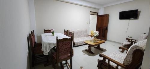 Jagatud salong / TV-ala, Fully furnished apartment 10 min walking away from the main square in Rupa-Rupa