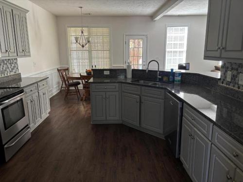 Huge house for midterm or corporate rental in Central Bus Dist