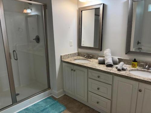 Huge house for midterm or corporate rental in Central Bus Dist