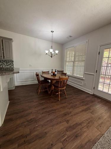 Huge house for midterm or corporate rental in Central Bus Dist