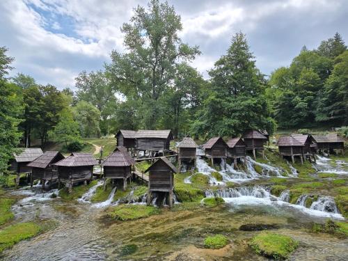 Kamp Glamp Plivska Oaza in 亚伊采