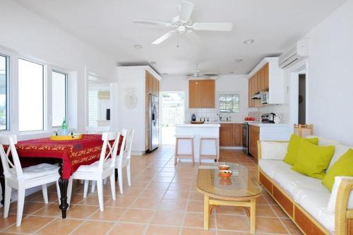 Hidden Gem home in Governors Harbour