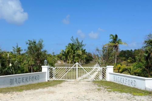 Hidden Gem home in Governors Harbour