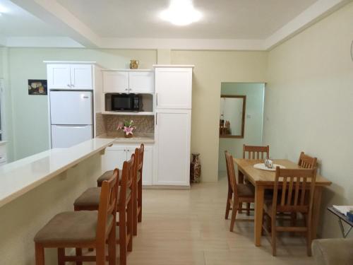 Facilities, J & L Golf Course Apartments in Belmont