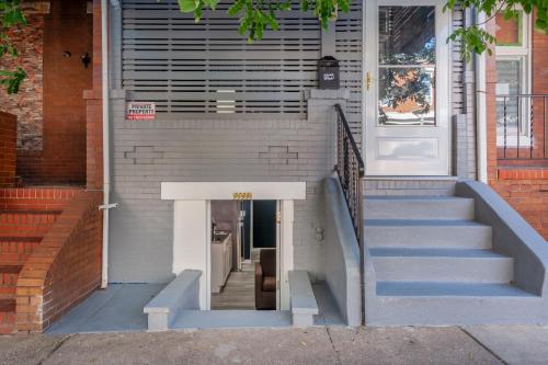 Bejárat, NYC Style Living in Orangeville