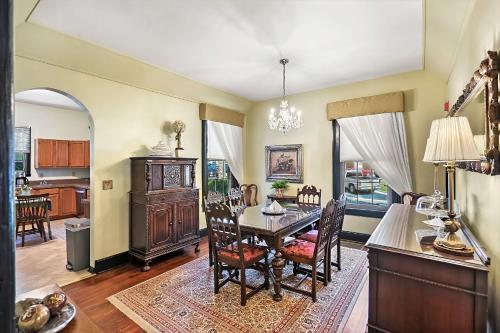 Downtown Historic Victorian Steps to Clay Theatre in Green Cove Springs (FL)