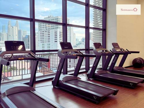 KLCC View | Walk to PWTC & Sunway Putra | 3 Pax - image 8