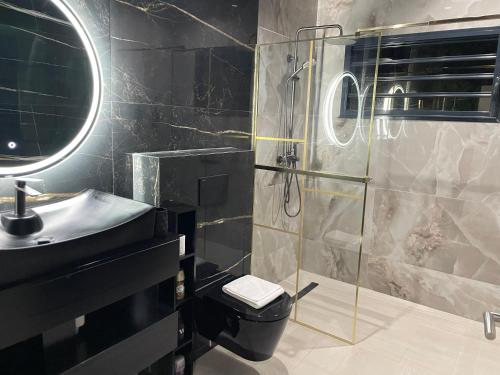 Tycoon Luxury, SPA Privatif, Lit XXL, Cinema in Matoury