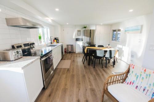 2 Cottages Side-by-Side - Waterfront -Hot Tub-Pets in Gilmour (ON)
