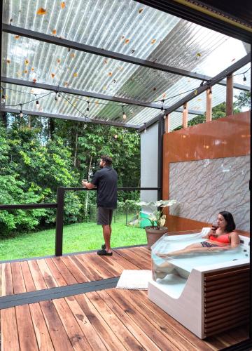 River Paradise Cabin with Private Jacuzzi, Fortuna (photo 6)