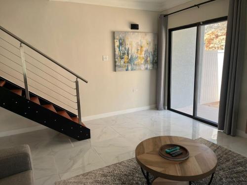Drift & Discovery New Modern Stay, Mins to Beach! in Claremont