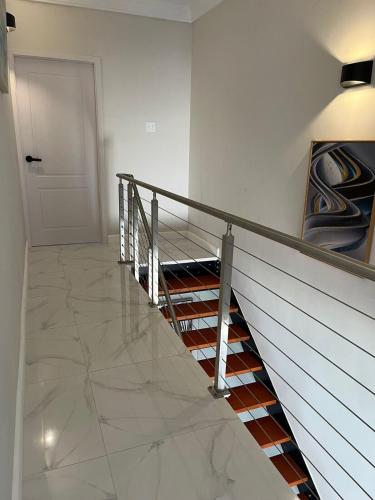 Drift & Discovery New Modern Stay, Mins to Beach! in Claremont